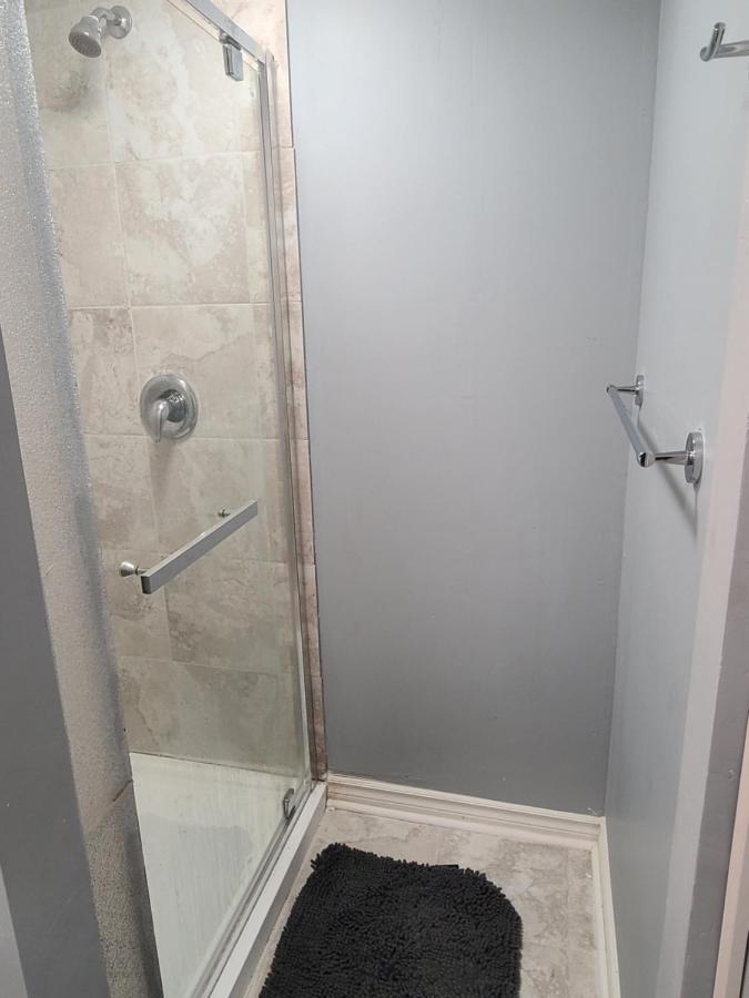Downtown Ottawa Spacious Room Accommodation מראה חיצוני תמונה
